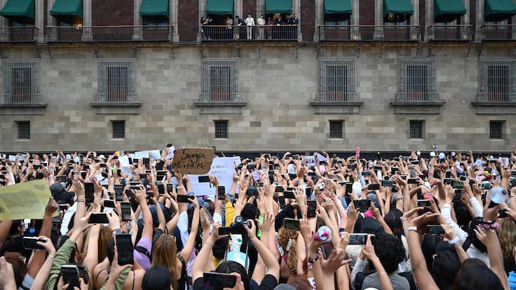 BTS sorprendió a miles de fans en México con saludo junto a la presidenta del país