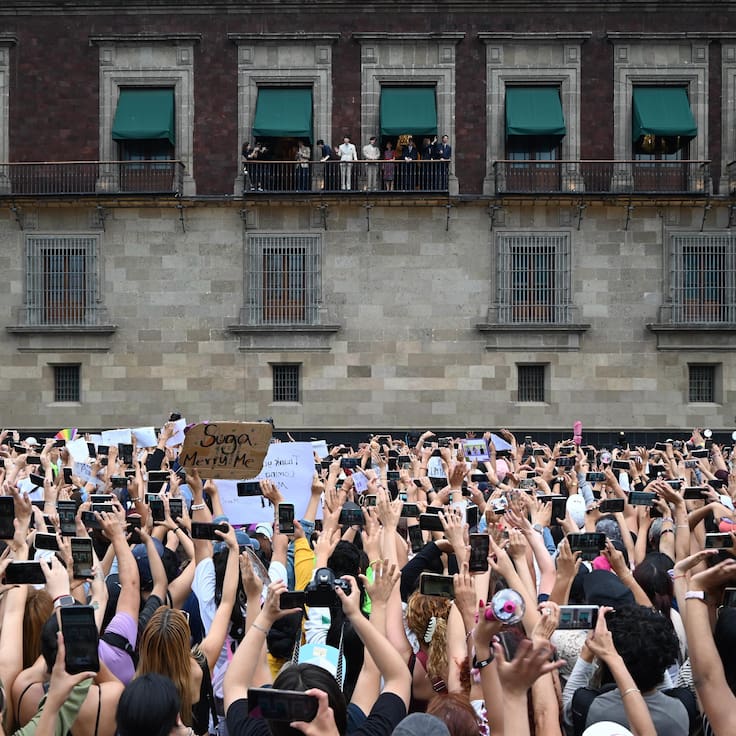 BTS sorprendió a miles de fans en México con saludo junto a la presidenta del país