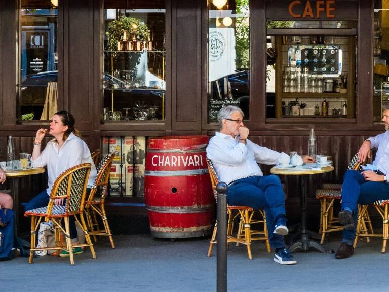Francia reabrió cafés y restaurantes tras dos meses cerrados por pandemia de Covid-19