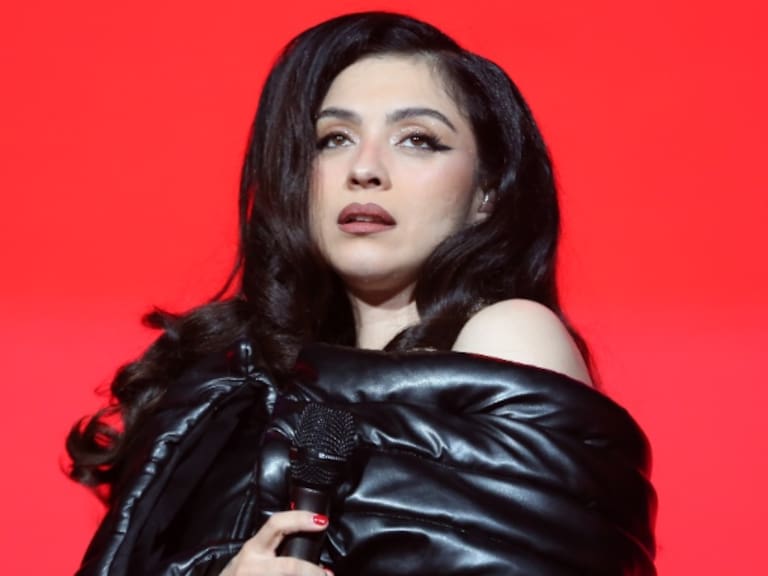 Mon Laferte se presenta en el Palacio de Bellas Artes en México