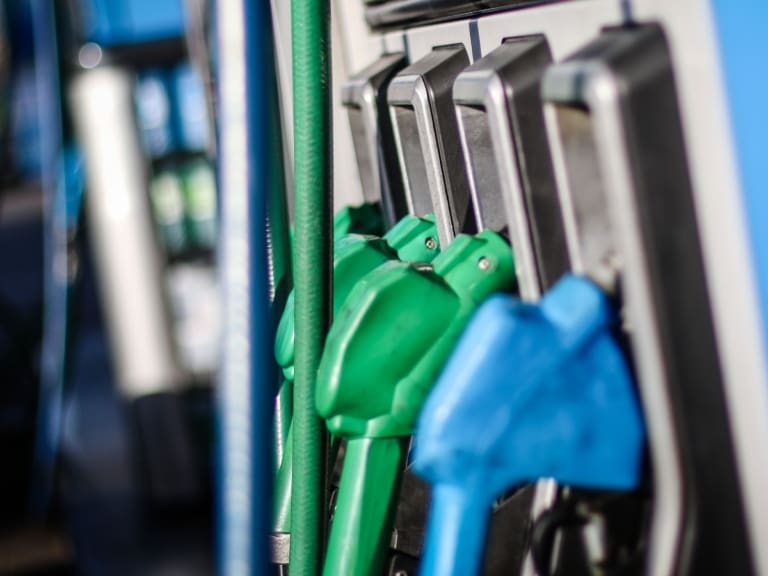 Precio de las bencinas: ¿cómo y dónde encontrar los puntos de ventas con los precios más baratos?