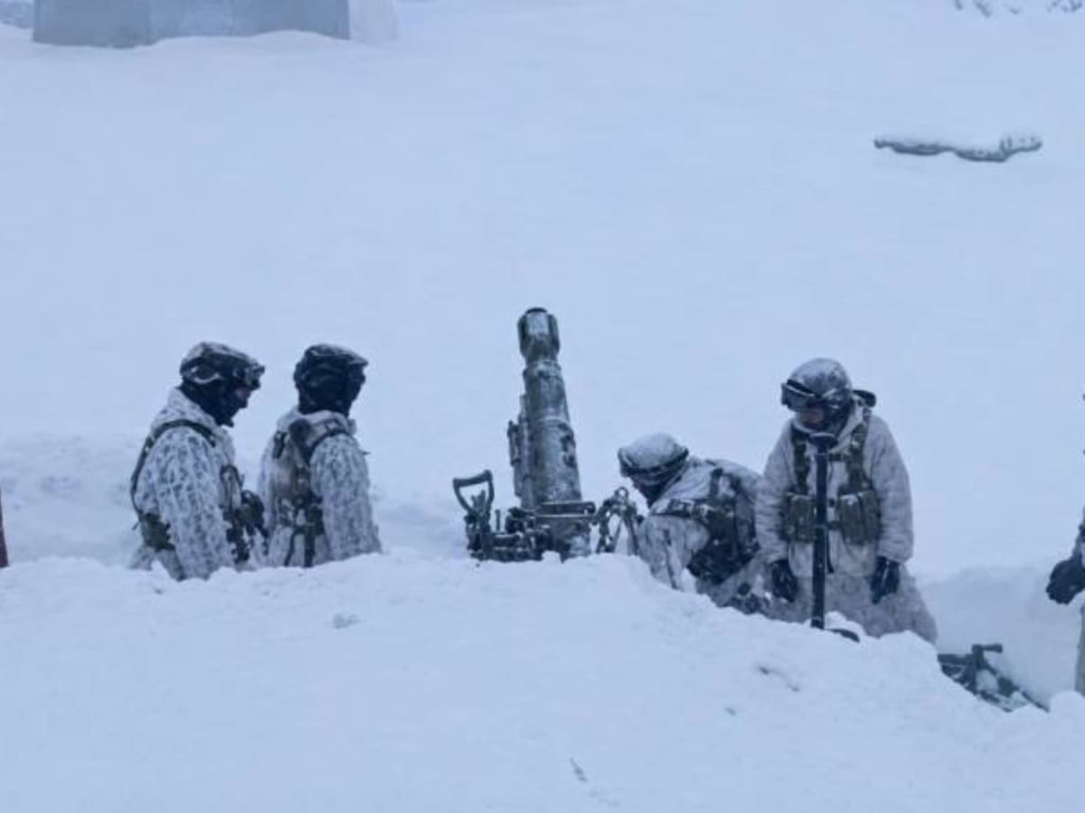 Más de cuatro metros de nieve: Ejército realiza detonaciones controladas en Portillo para evitar avalanchas