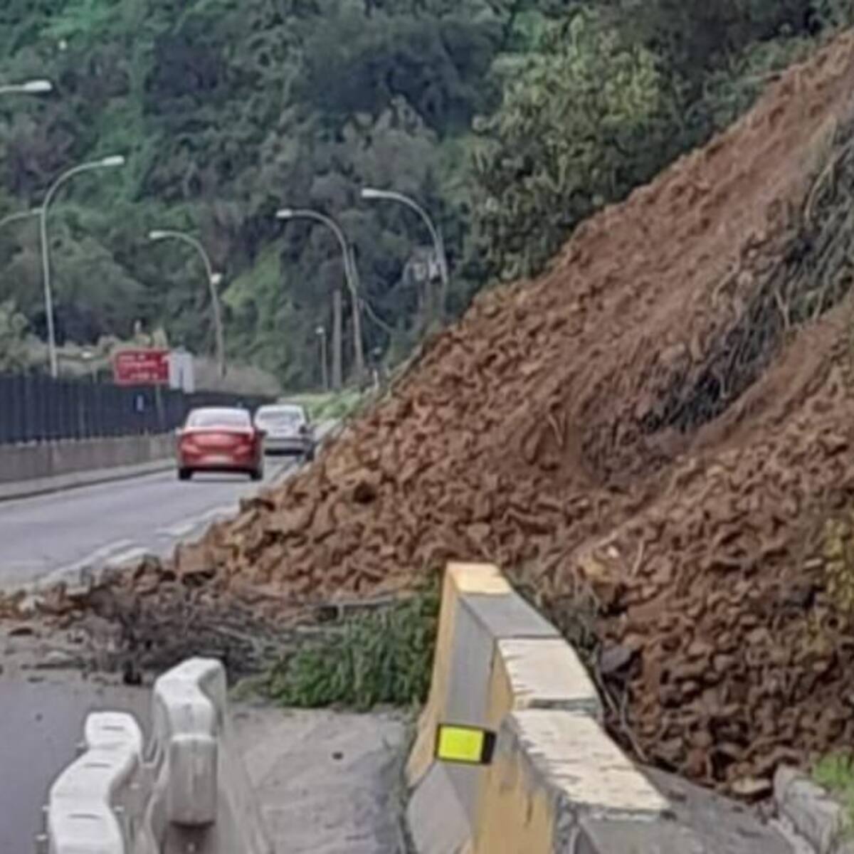 Valparaíso: trabajos para prevenir desplazamiento de tierra son interrumpidos por derrumbe