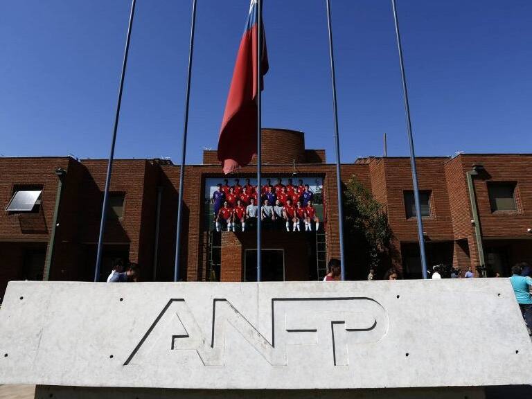 26 de Noviembre de 2019/SANTIAGO Imagenes de la sede de la ANFP, sin sus banderas de los respectivos clubes de Chile.
FOTO: CRISTOBAL ESCOBAR/AGENCIAUNO