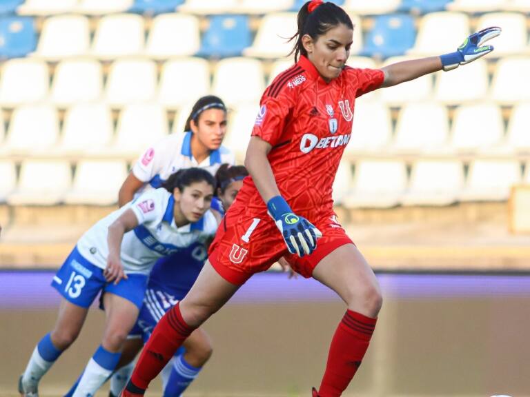 Natalia Campos critica la salida de 15 jugadoras de la UC: "Es una vergüenza ver a lo que llegó la gestión de la subgerente"