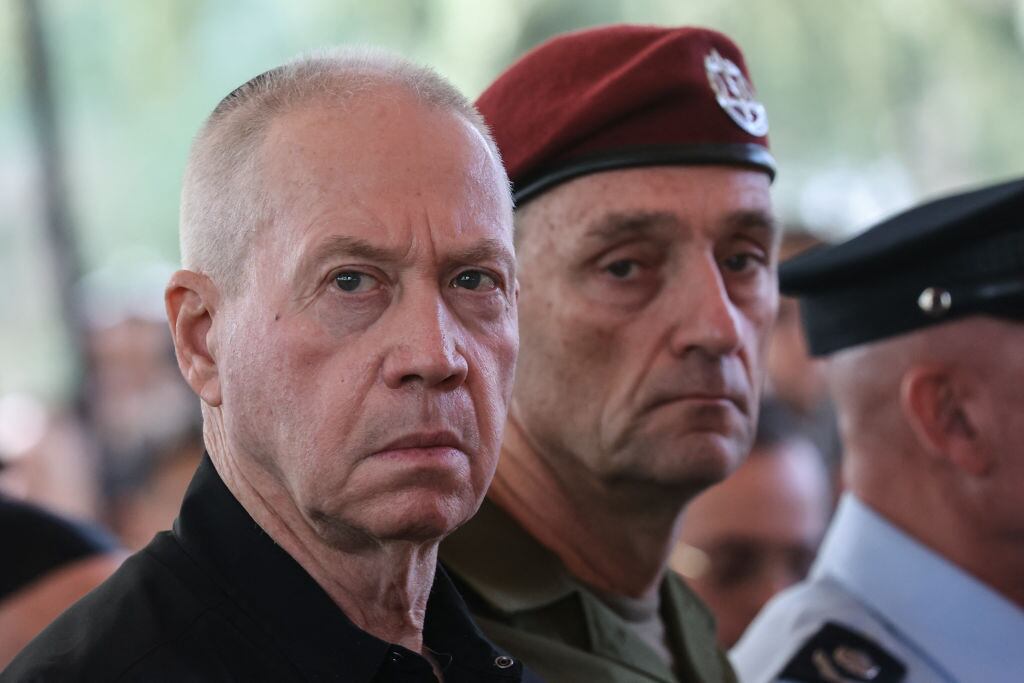 El destituido ministro de defensa de Israel, Yoav Gallant, durante una actividad del ejército