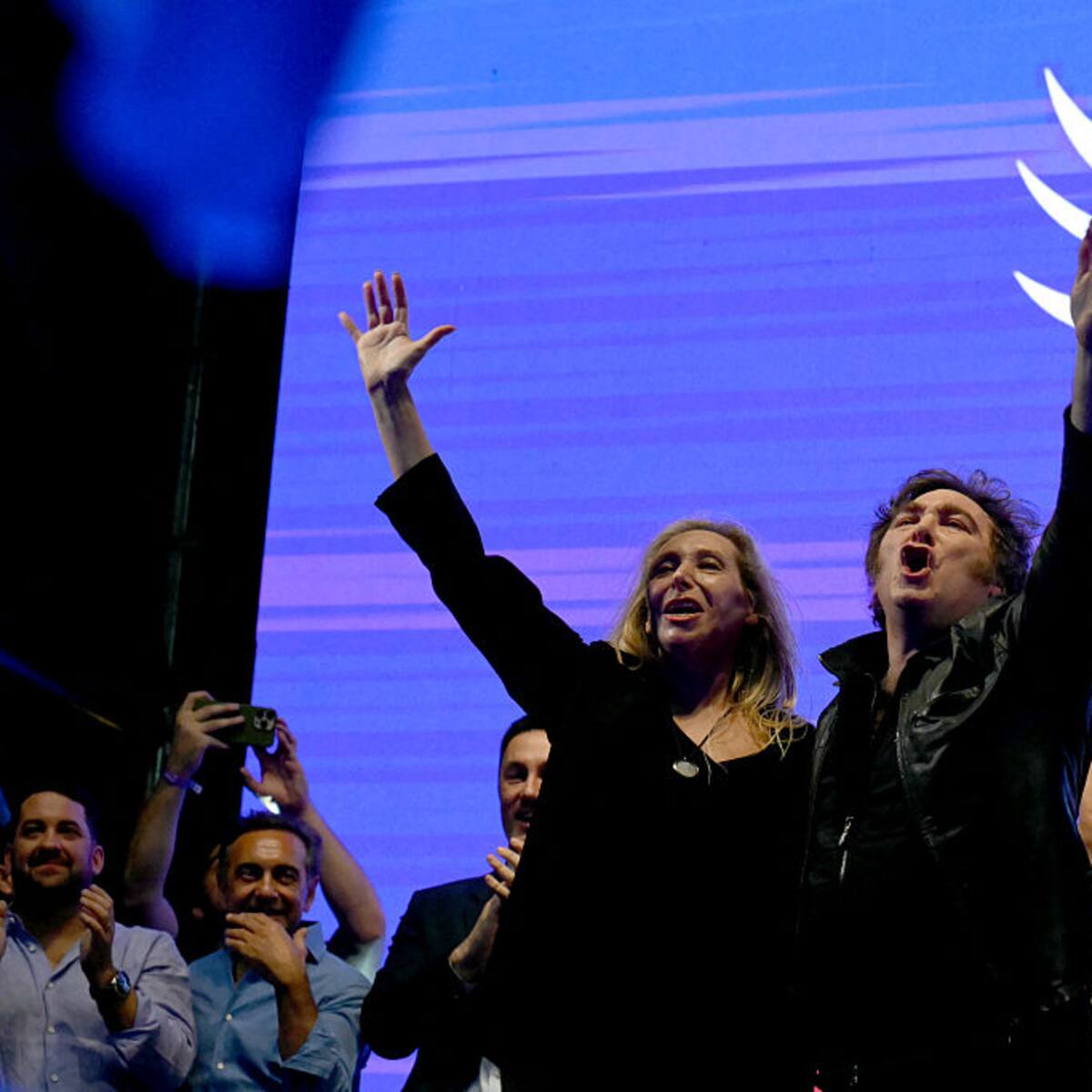 Peso argentino abre la semana con alza tras victoria de Milei en las elecciones legislativas
