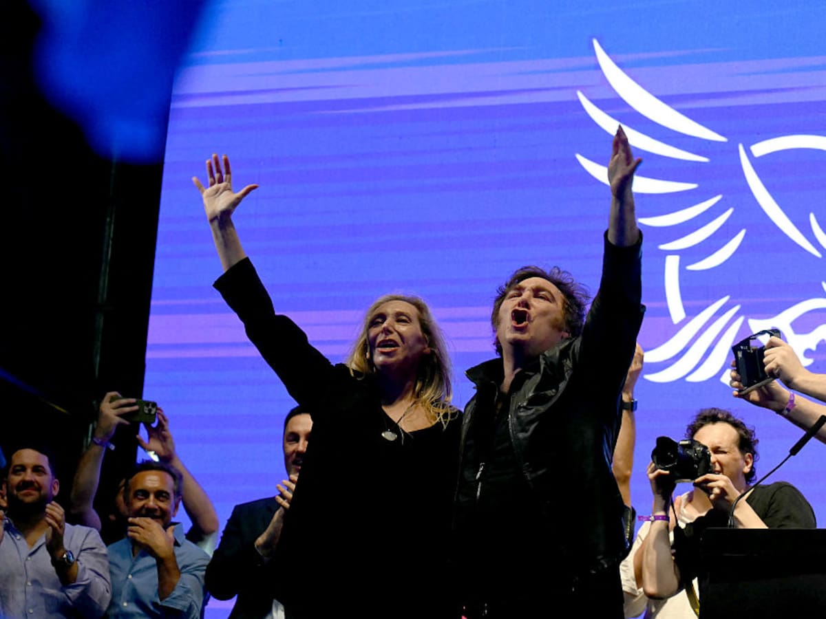 Peso argentino abre la semana con alza tras victoria de Milei en las elecciones legislativas