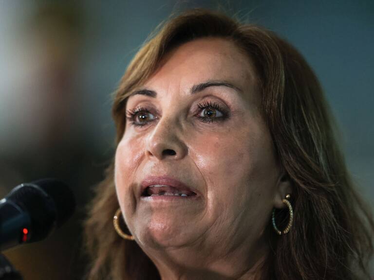 La presidenta interina del Perú, Dina Boluarte, durante un evento oficial.