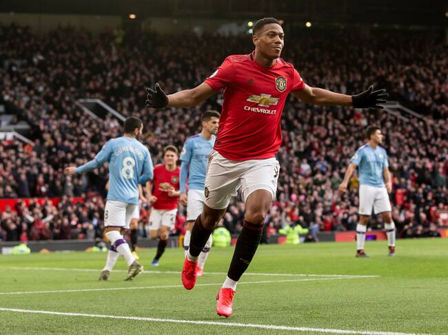 Anthony Martial celebra su gol en el clásico de Manchester