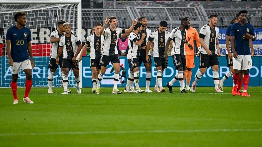 Alemania deja atrás el despido de su entrenador y vence a Francia en duelo amistoso