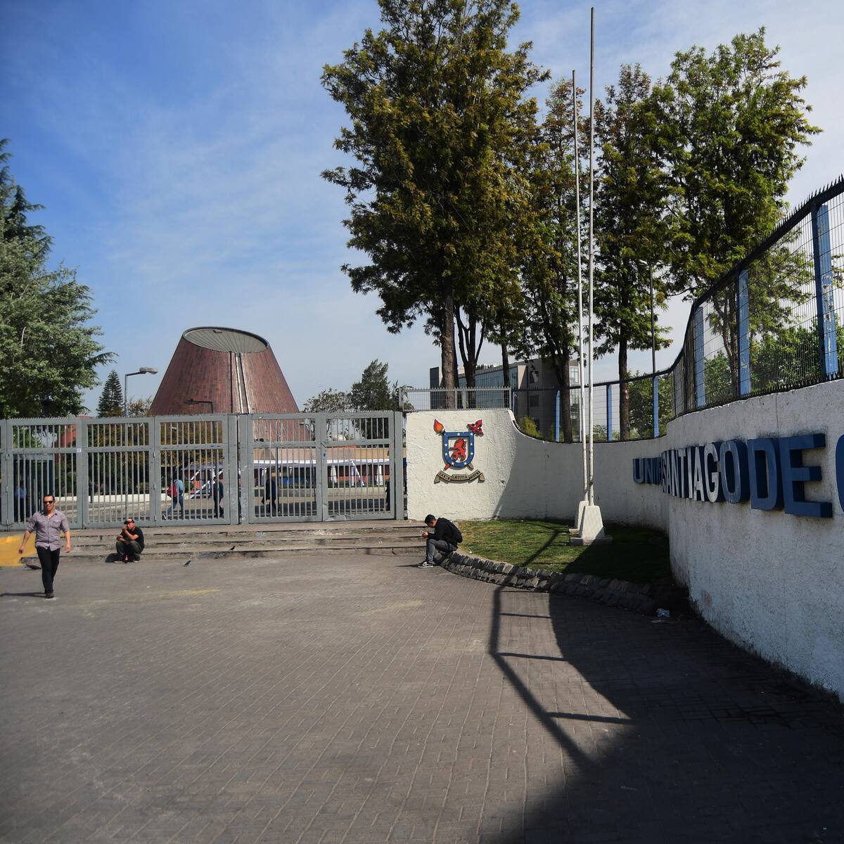 Suspenden actividades en la USACH, UDP y UAH por “amenazas de masacre” y aviso de bomba