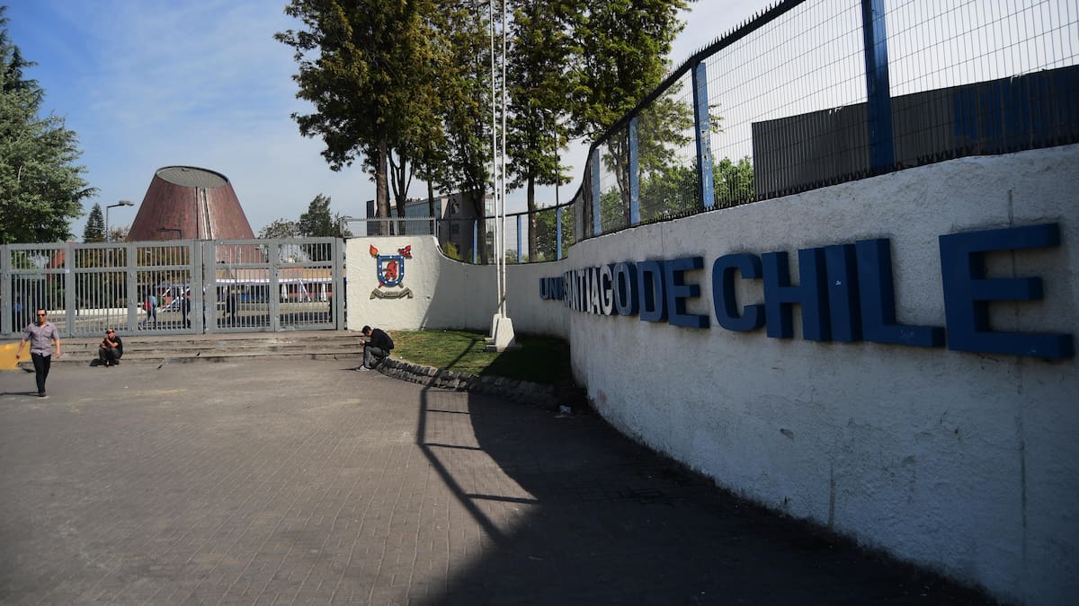 Suspenden actividades en la USACH, UDP y UAH por “amenazas de masacre” y aviso de bomba