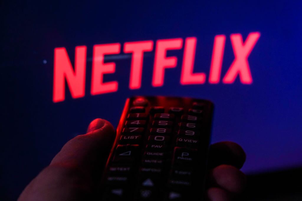 Imágenes de un usuario con el streaming de Netflix
