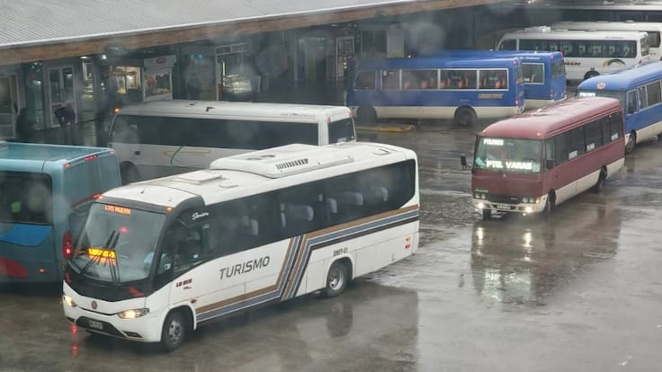 El drama del transporte interurbano en Puerto Montt por alza de bencinas: disminuye oferta de buses