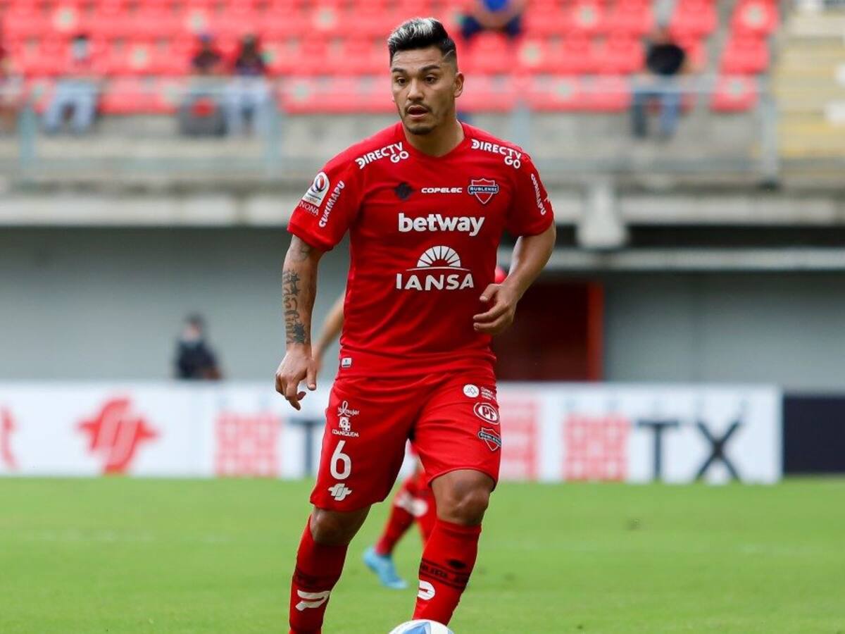 No a las universidades: Lorenzo Reyes seguirá siendo jugador de Ñublense el 2023