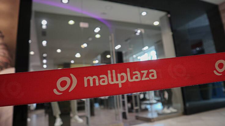 Captan violenta pelea entre influencers fuera del Mall Plaza Oeste