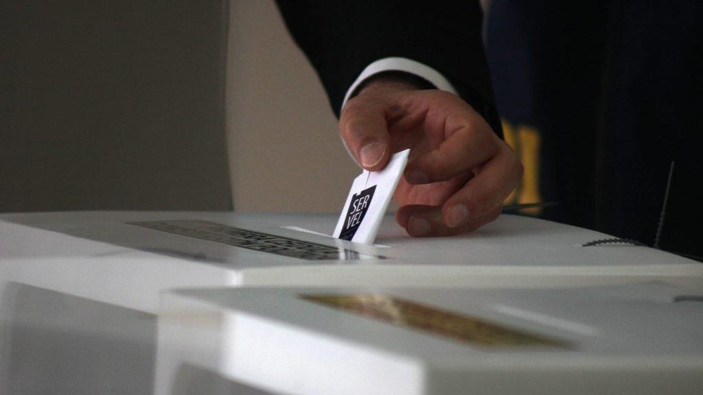 Elecciones 2024 en Chile: qué es un voto nulo o en blanco (y cuáles son sus diferencias)