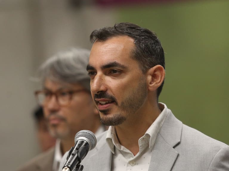 19 de DICIEMBRE de 2022/ SANTIAGOLa delegada presidencial, Constanza Martínez; el subsecretario de Salud Pública, Cristóbal Cuadrado; y el presidente de Metro, Guillermo Muñoz lanzan nueva campaña “Rompamos La Cadena del Comercio Ilegal”, haciendo un llamado al autocuidado y a no comprar productos de origen desconocido que pueden dañar la salud. Con presencia de dotación femenina de vigilantes la cual aumentó en un 10%
FOTO: DIEGO MARTIN/AGENCIAUNO