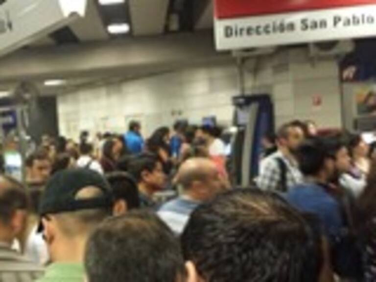 Metro de Santiago: «No existe garantía de que el servicio vuelva a la normalidad este sábado»