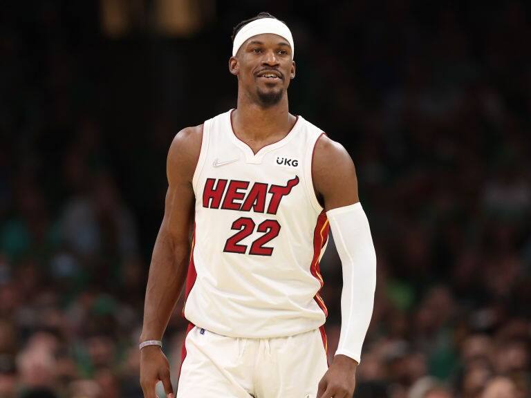 Jimmy Butler disfruta su descanso jugando en Ecuador