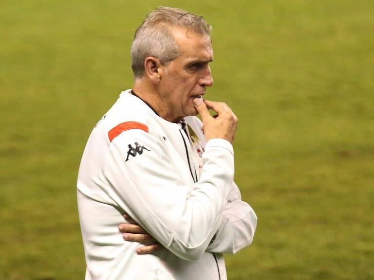 16 DE MARZO DE 2021/QUITO, ECUADOREl director tecnico de Union Espanola, Jorge Pellicer, durante el partido valido por la vuelta de la segunda ronda de la Copa Conmebol Libertadores 2021, entre Independiente del Valle de Ecuador y Union Espanola de Chile, disputado en el Estadio Rodrigo Paz Delgado de Quito, Ecuador.
FOTO: STAFFIMAGES/CONMEBOL via AGENCIAUNO