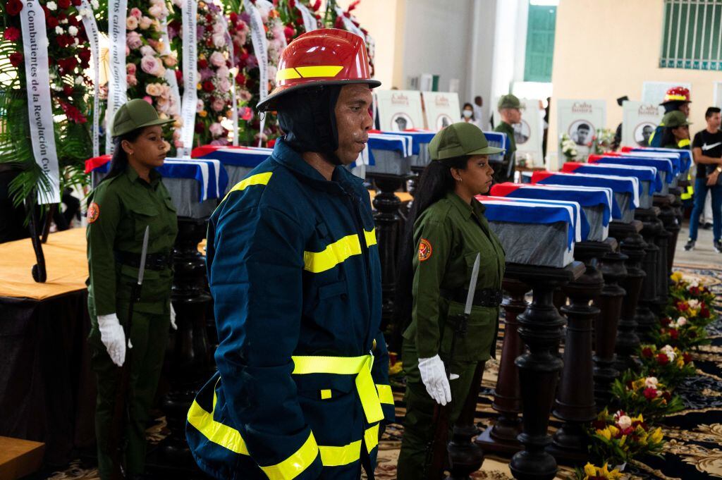 Cuba realiza funerales a bomberos fallecidos en incendio de Matanzas