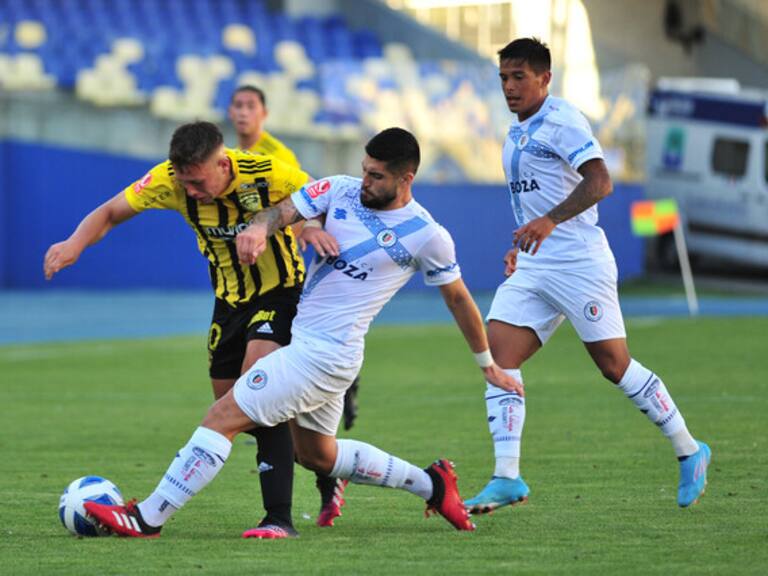 Fernández Vial venció en el último suspiro a Santa Cruz y sumó su primer triunfo en el Torneo de la Primera B