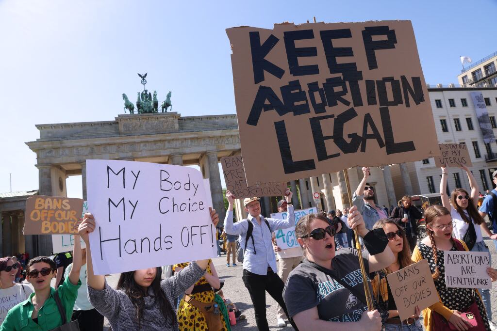 Manifestación a favor del aborto ante el Bundestag en la capital de Alemania