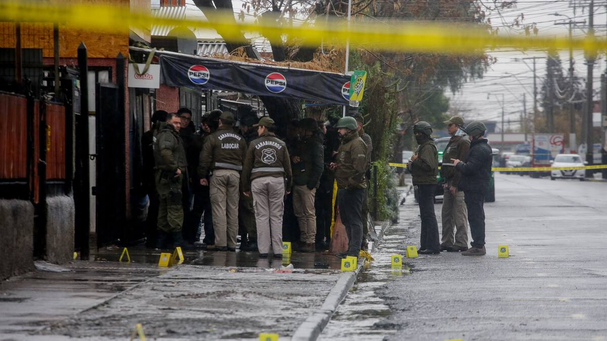 Revelan estado de salud de los carabineros baleados en Lo Espejo: uno se salvó gracias a su casco balístico