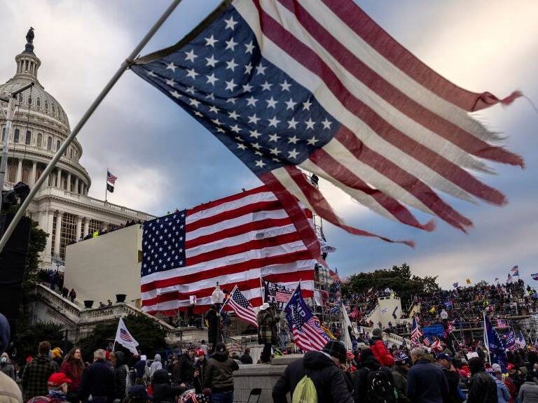 Fanáticos de Trump atacan el Capitolio de EEUU