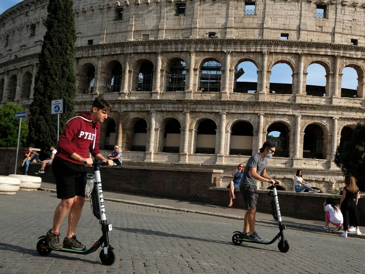 Economía italiana tuvo caída de 5,3% y entró en recesión