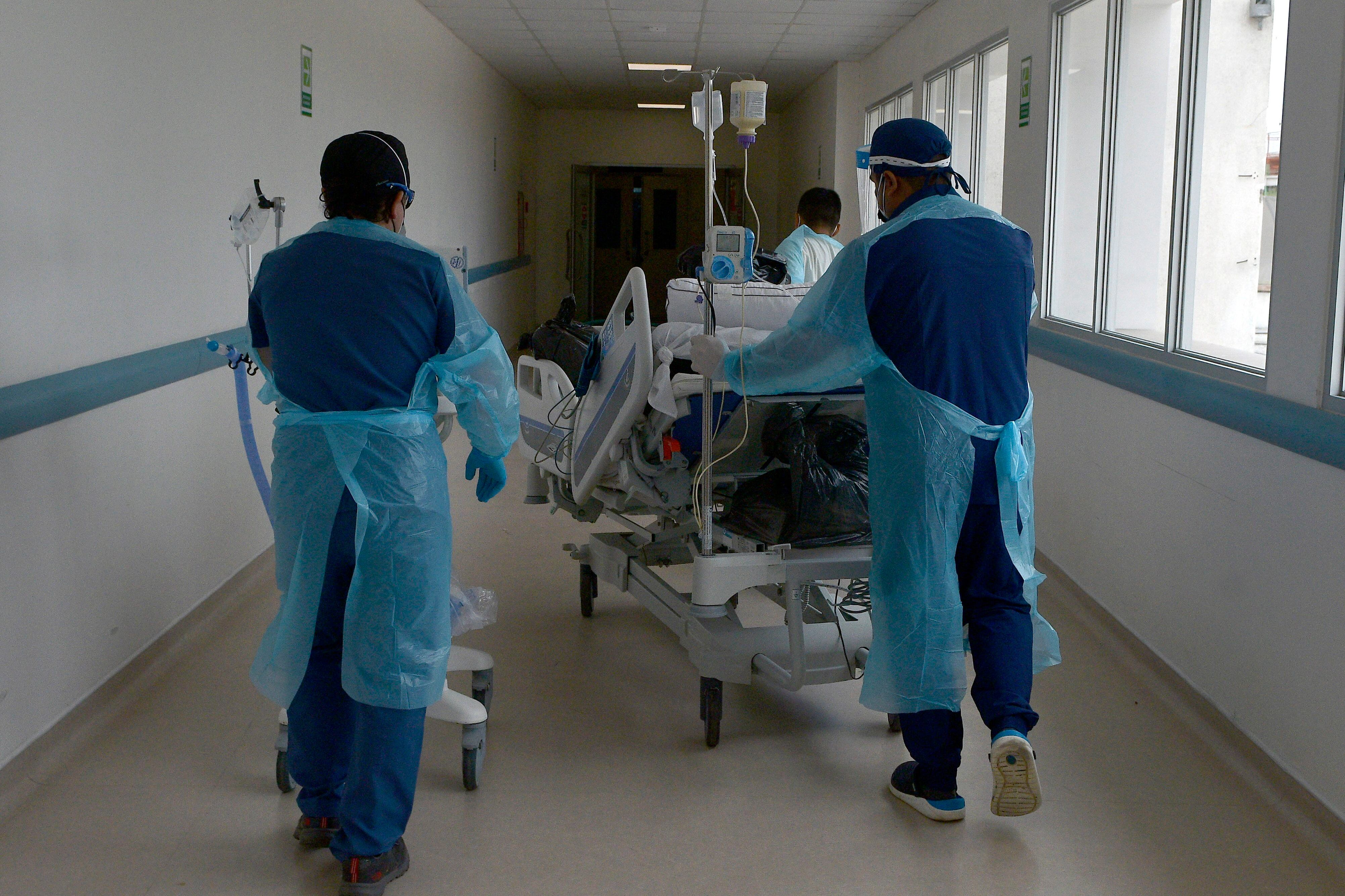 21 de Enero de 2022 / IQUIQUEEl alza en los contagios por Coronavirus produjo un mayor arribo de pacientes Covid positivo a la UCI del hospital Dr. Ernesto Torres Galdames
FOTO: CRISTIAN VIVERO BOORNES / AGENCIAUNO