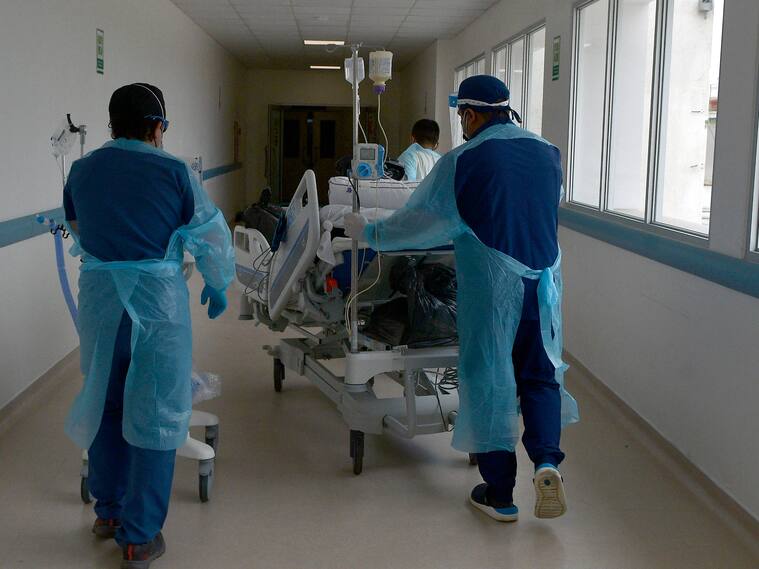 21 de Enero de 2022 / IQUIQUEEl alza en los contagios por Coronavirus produjo un mayor arribo de pacientes Covid positivo a la UCI del hospital Dr. Ernesto Torres Galdames
FOTO: CRISTIAN VIVERO BOORNES / AGENCIAUNO