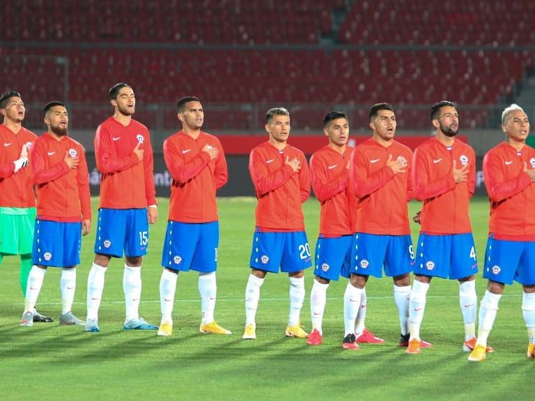 Chile's players sing the national anthem before the start of the 2022 FIFA World Cup South American qualifier football match between Chile and Colombia at the National Stadium in Santiago, on October 13, 2020, amid the COVID-19 novel coronavirus pandemic. (Photo by Esteban Felix / POOL / AFP) (Photo by ESTEBAN FELIX/POOL/AFP via Getty Images)