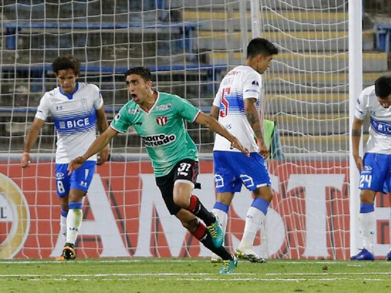 La UC cayó como local ante River Plate de Uruguay, pero gracias al triunfo de visita accedió a los cuartos de final de la Copa Sudamericana