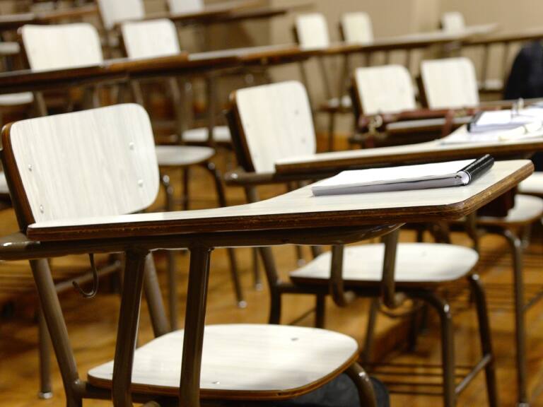 Mediante WhatsApp: conmoción causan mensajes de estudiantes argentinos que hablaban de violar y descuartizar a sus compañeras