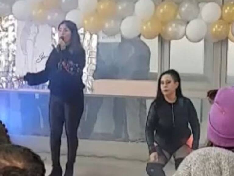 Cantante del Cesfam de Talcahuano hizo su descargo: aseguró que bailarina se «coló» en su show