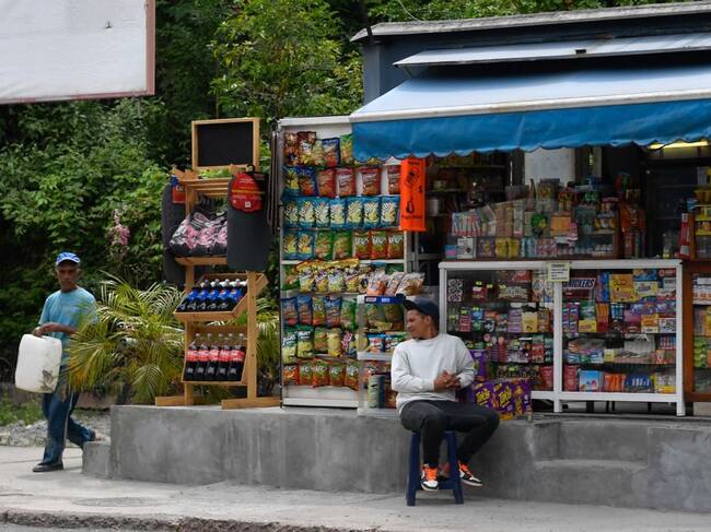 Una tienda espera clientes en un barrio de la ciudad de Caracas en Venezuela