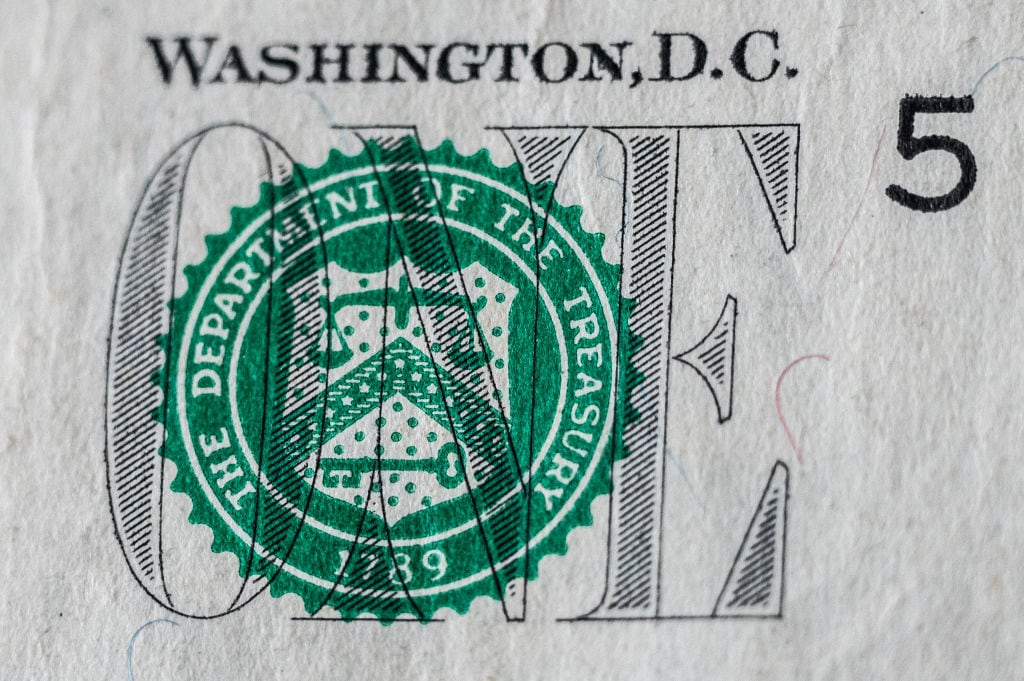 Sello del Departamento del Tesoro de EEUU en un billete de un dólar