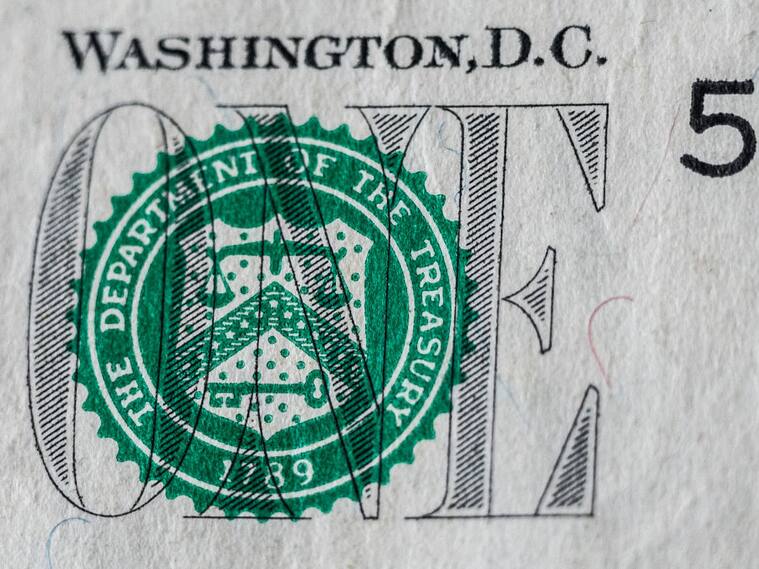 Sello del Departamento del Tesoro de EEUU en un billete de un dólar