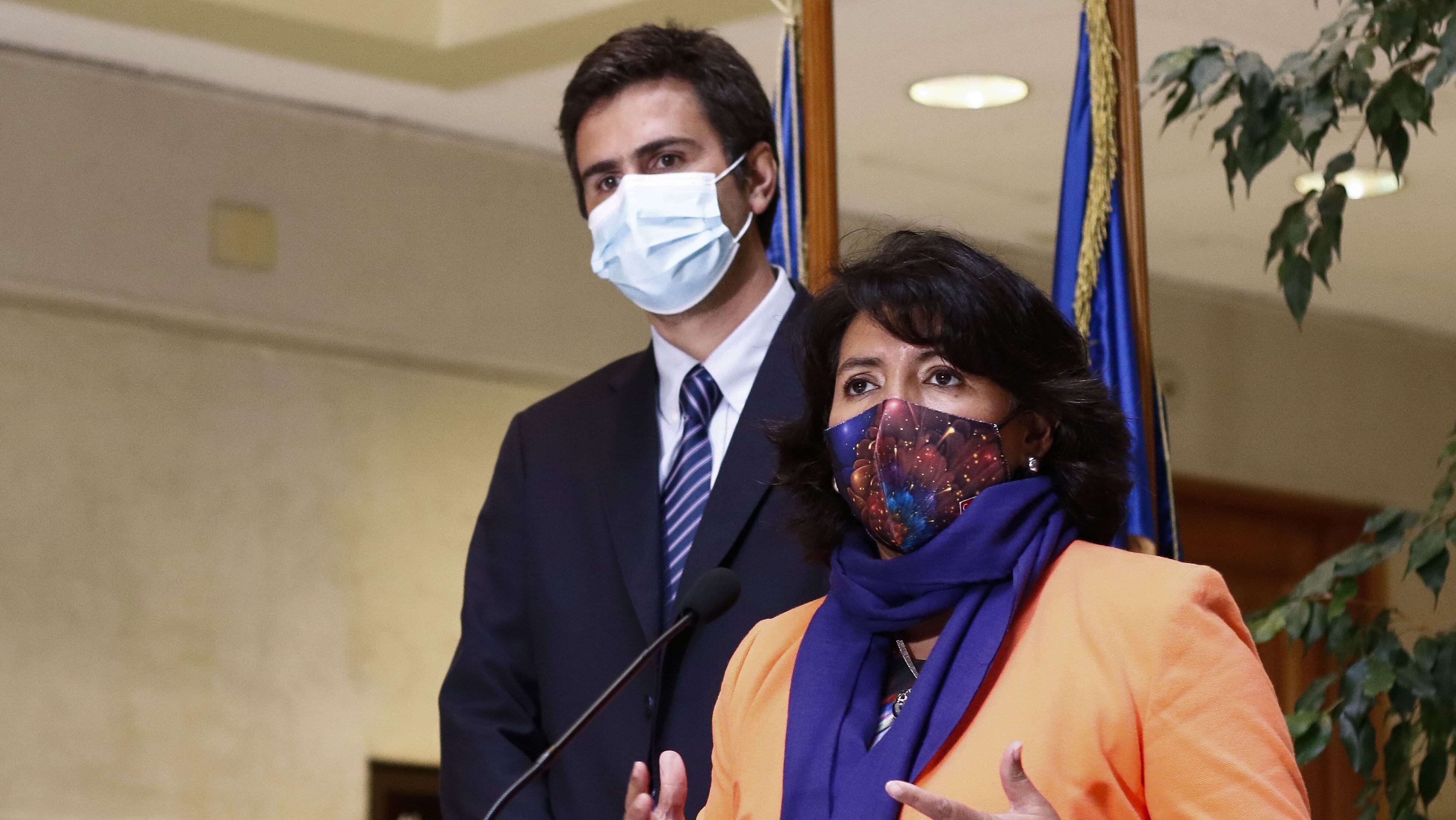14 DE ABRIL DE 2021/VALPARAISOEl diputado Diego Paulsen (i) y la senadora Yasna Provoste (d) realizan un punto de prensa conjunto, en donde se refieren a las principales conclusiones de la primera reunión de ambas corporaciones para el seguimiento y la coordinación de acciones ante la crisis sanitaria por la pandemia del COVID-19.
FOTO: LEONARDO RUBILAR CHANDIA/AGENCIAUNO