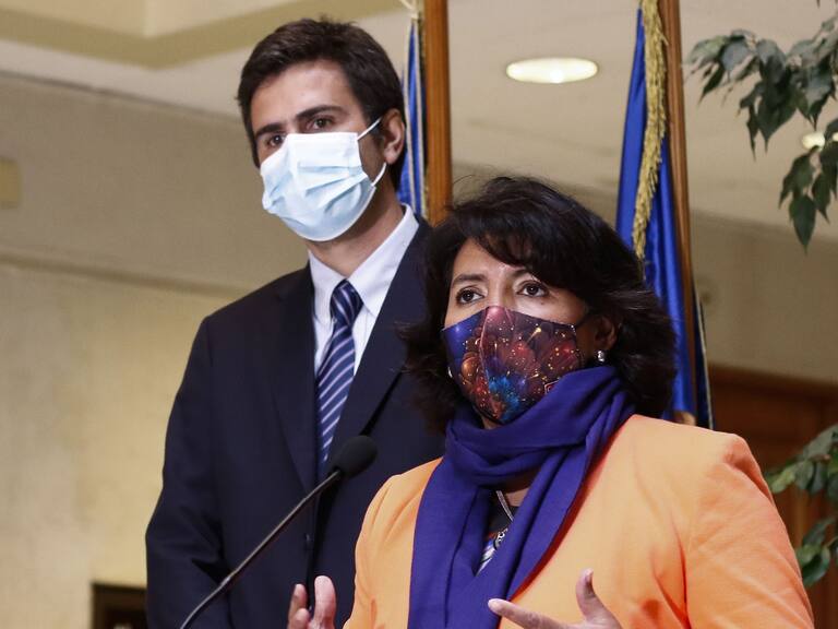 14 DE ABRIL DE 2021/VALPARAISOEl diputado Diego Paulsen (i) y la senadora Yasna Provoste (d) realizan un punto de prensa conjunto, en donde se refieren a las principales conclusiones de la primera reunión de ambas corporaciones para el seguimiento y la coordinación de acciones ante la crisis sanitaria por la pandemia del COVID-19.
FOTO: LEONARDO RUBILAR CHANDIA/AGENCIAUNO