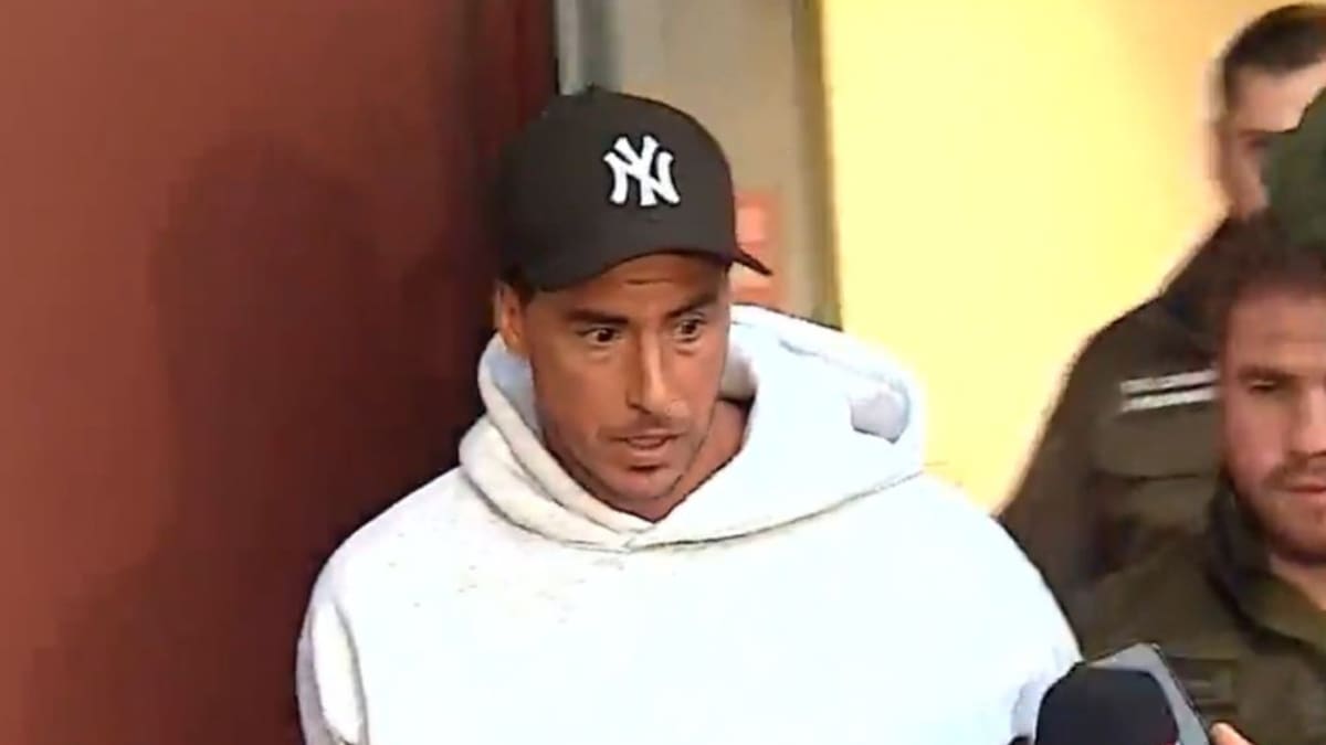 Camilo Huerta es detenido en aeropuerto de Santiago por operativo “Imperio de Ámsterdam”: “Es un montaje”