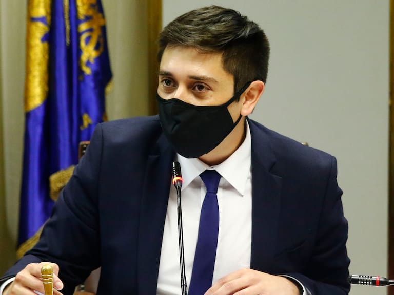 Diputados DC denuncian que no fueron consultados sobre acusación constitucional contra ministro Víctor Pérez