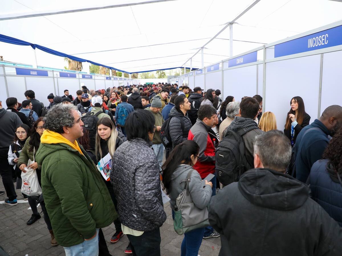 Comuna de La Florida ofrece 2.500 empleos con sueldos de hasta $2 millones: dónde será la feria laboral y cómo participar