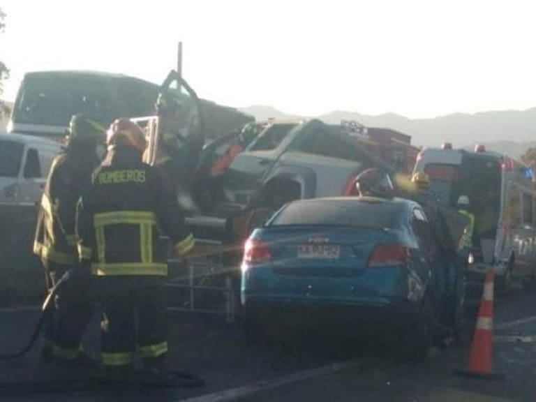 Una persona fallecida deja grave accidente de tránsito en la salida del túnel Lo Prado en la Ruta 68