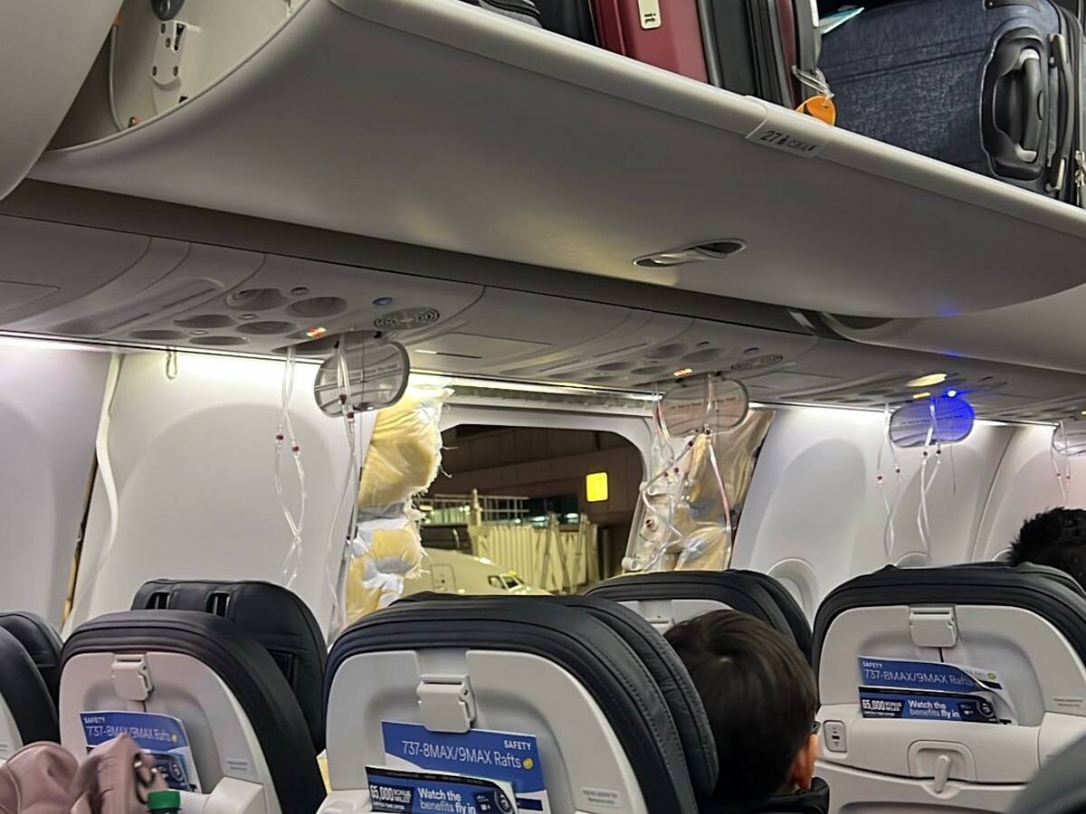 Una explosión en pleno vuelo en Estados Unidos: avión aterriza de emergencia con pasajeros a bordo tras perder parte de su fuselaje