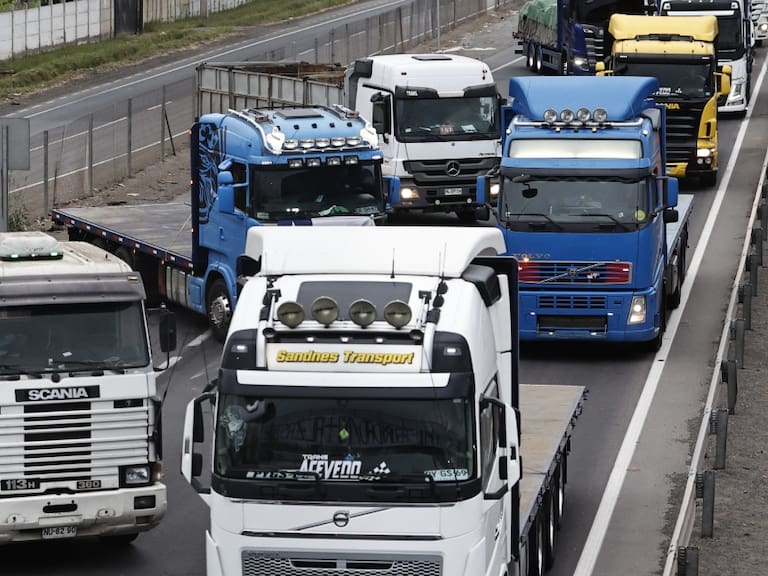 Camioneros del norte anuncian paro ante aumento de valor del diésel y robos a transportistas
