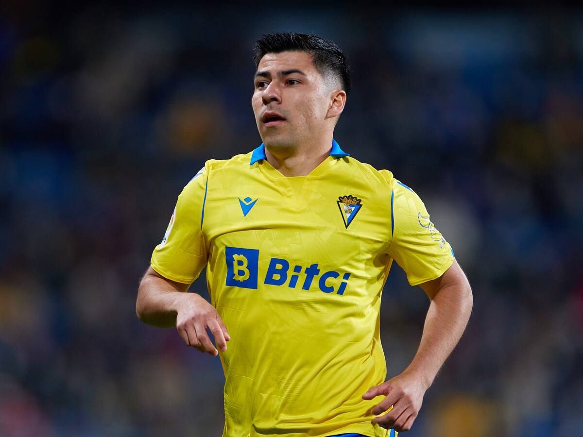 Cádiz revela detalles del traspaso de Tomás Alarcón a Colo Colo: hay una cláusula clave en el acuerdo